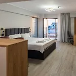 Zora Sunrise Apartman *